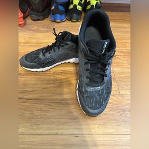 Reebok Twist Form 12 Black and Gray